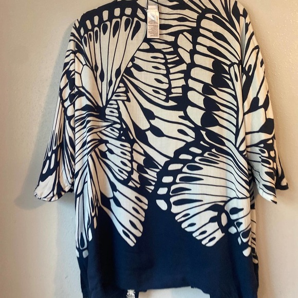 Chico’s reversible butterfly to solid kimono with embroidery detail Size S/M - Picture 7 of 8